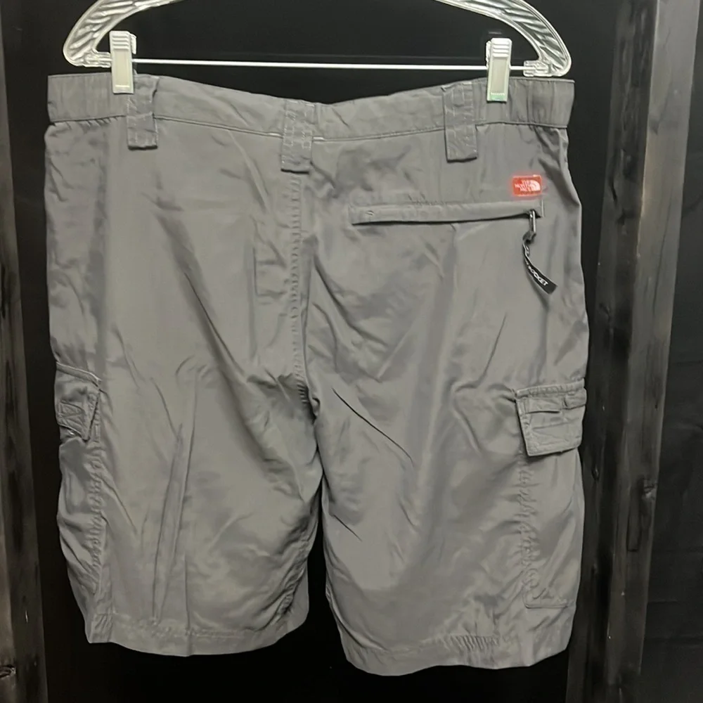 NORTH Face- dark gray nylon cargo shorts